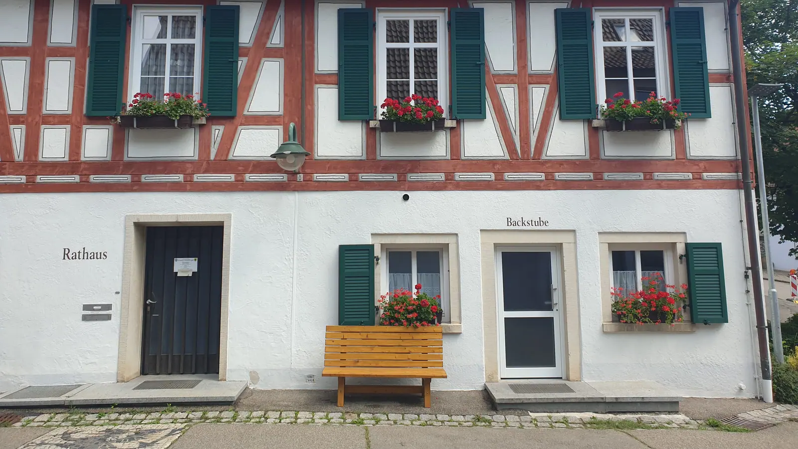 Eingang eines Rathauses
