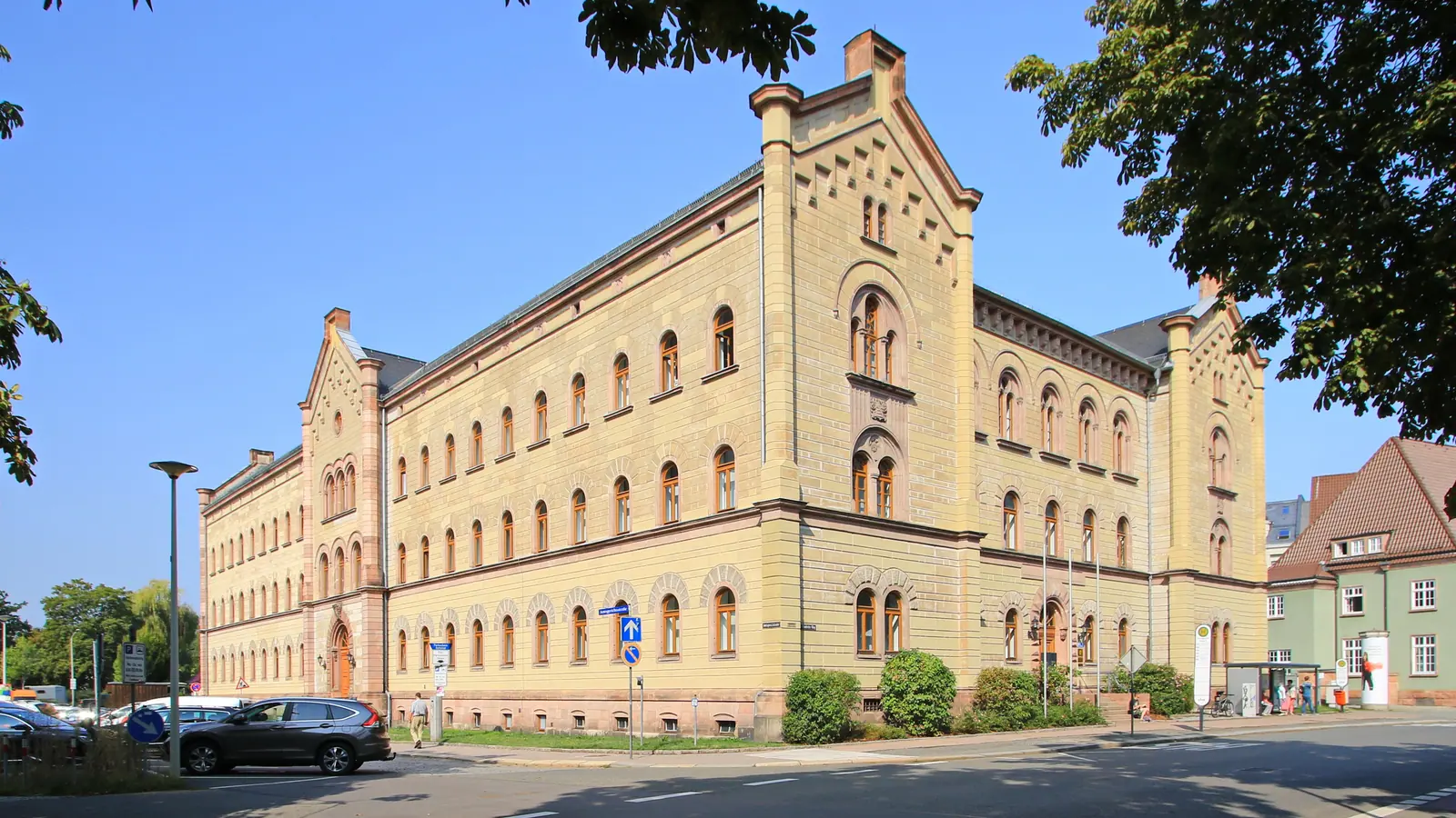 Gebäude eines Finanzamts